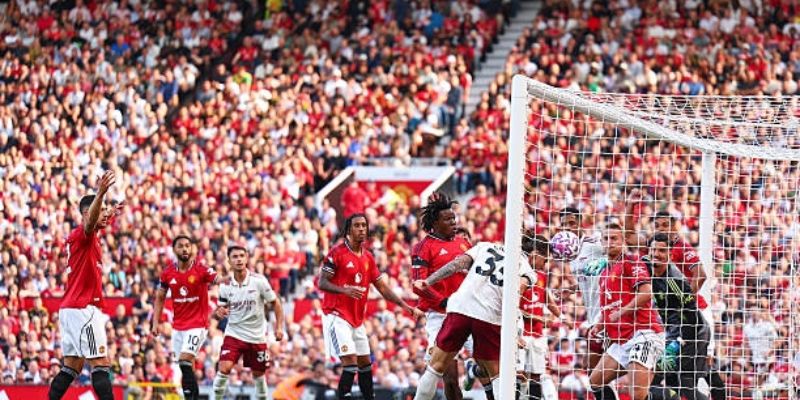 Saliba là cầu thủ nổi bật trong trận đấu này nhờ khả năng phòng ngự xuất sắc